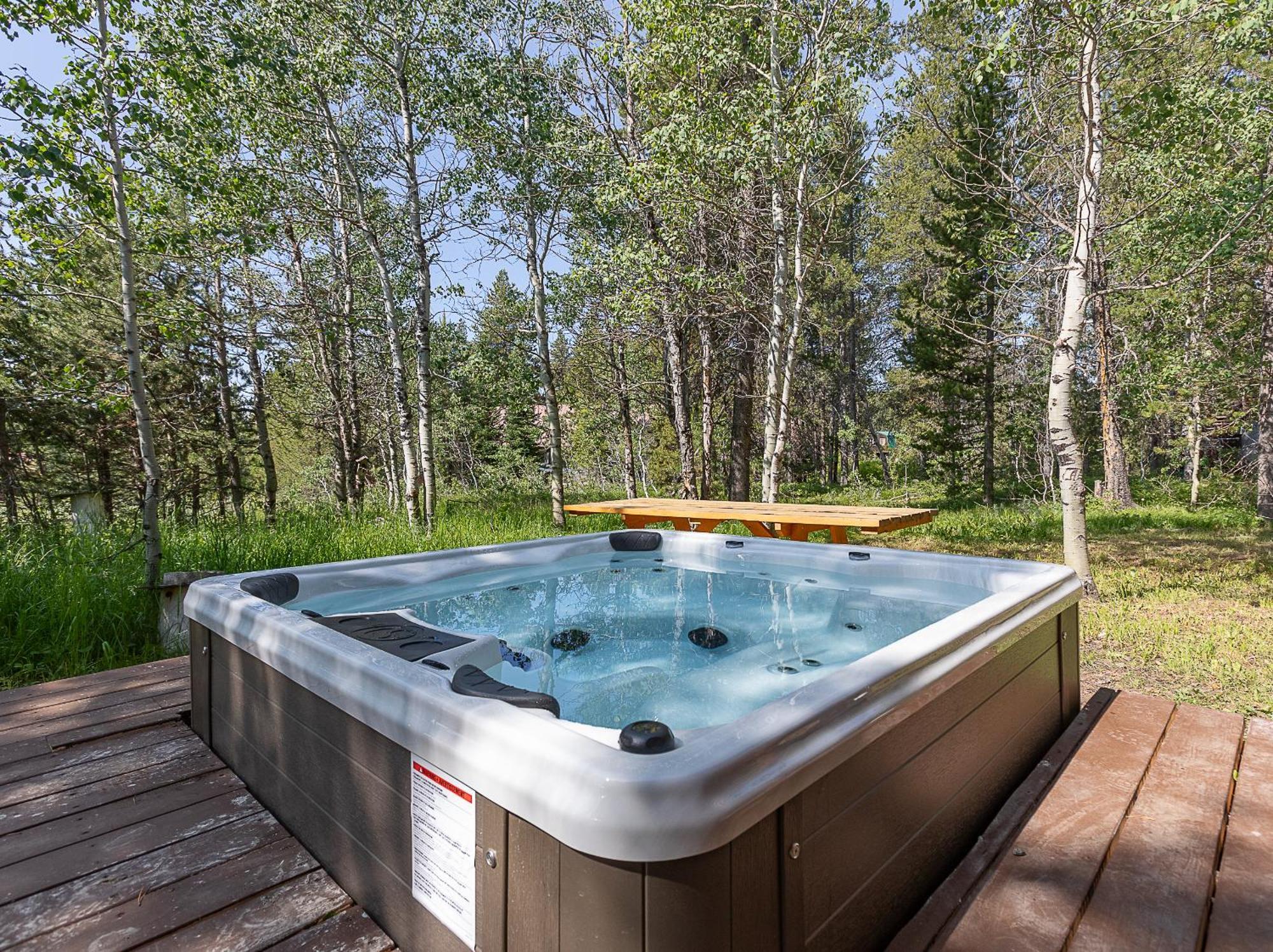 Remington Reload By Kabino Hot Tub Firepit Roku Big Yard Driveway Grill Wifi Trails Island Park Exterior photo